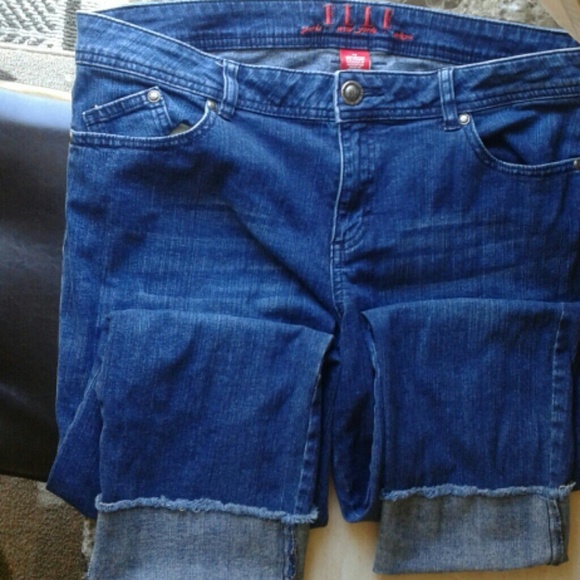 Elle Denim - COPY - ELLE -Blue 3 quarter jeans, size 14 or 32